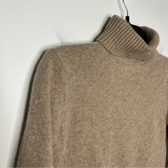 Wool Overs oatmeal 100% lambswool turtleneck sweater size medium - Picture 3 of 7